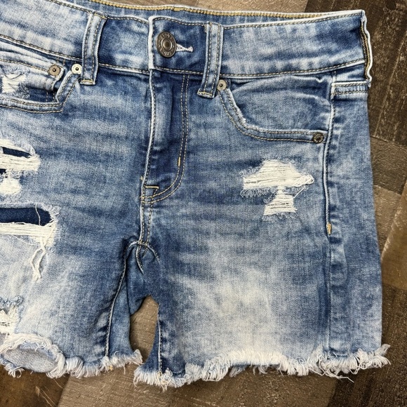 American Eagle Blue Distressed Jean Shorts Raw Hem size 2 - Picture 3 of 10